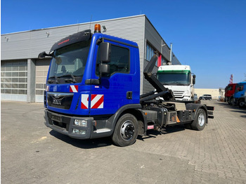 Camion cu cârlig MAN TG-L 8.250 4x2 BB Abrollkipper 6 Zyliner 250PS E: Foto 1