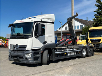 Camion cu cârlig MERCEDES-BENZ Actros 2543