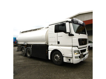 Camion cisternă MAN