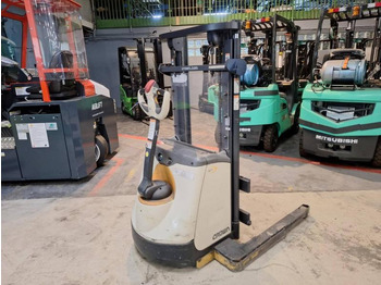 Transpalet la mare înălţime Crown ST3000-1.0: Foto 4 Transpalet la mare înălţime Crown ST3000-1.0: Foto 4