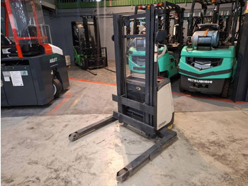 Transpalet la mare înălţime Crown ST3000-1.0: Foto 2 Transpalet la mare înălţime Crown ST3000-1.0: Foto 2