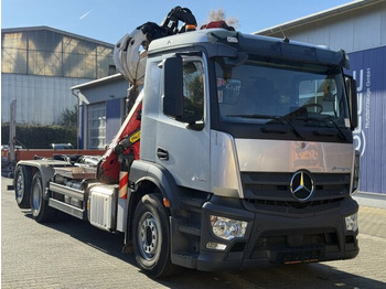 Camion cu cârlig MERCEDES-BENZ Actros 2546
