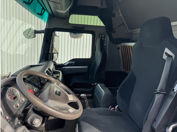Interior photo 1: Cap tractor MAN TGX 41.540 8X4/4 BLS TGX 41.540 8X4/4 BLS, Vorlauflenkachse, Navi, Intarder, Registerkupplung, Schwerlast 160t