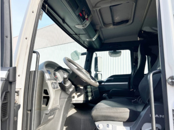 Camion furgon MAN TGL 12.220 4X2 BL TGL 12.220 4X2 BL mit Dhollandia LBW: Foto 2