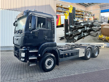 Camion cu cârlig MAN TGS 26.500