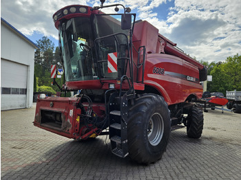 Combină de recoltat cereale CASE IH