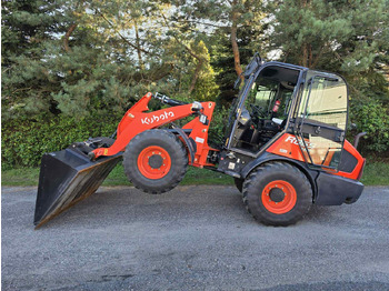 Încărcător frontal pe pneuri KUBOTA R065