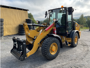 Încărcător frontal pe pneuri CATERPILLAR 906