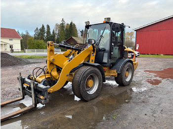 Încărcător frontal pe pneuri CATERPILLAR 906H