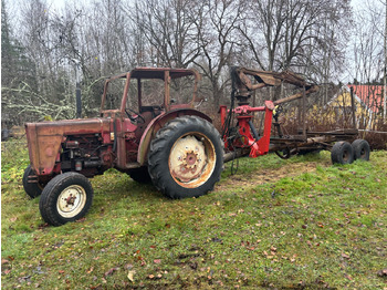 Tractor agricol INTERNATIONAL