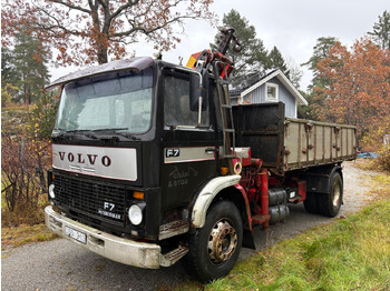 Camion platformă VOLVO