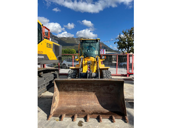 Încărcător frontal pe pneuri VOLVO L35