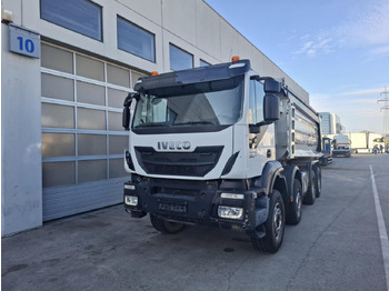 Camion basculantă IVECO Trakker