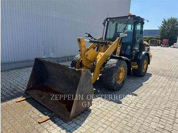 Încărcător frontal pe pneuri CATERPILLAR 906H