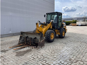 Încărcător frontal pe pneuri CATERPILLAR
