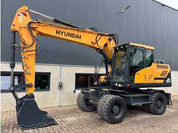 Excavator pe roţi HYUNDAI