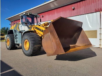 Încărcător frontal pe pneuri LIEBHERR L 586