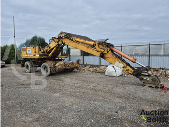 Excavator pe roţi LIEBHERR A 902