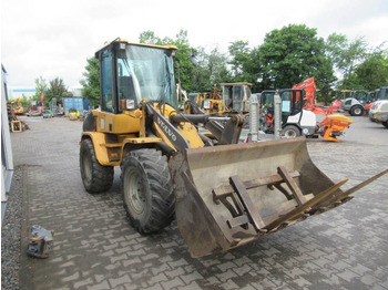 Încărcător frontal pe pneuri Volvo L 30 B: Foto 3