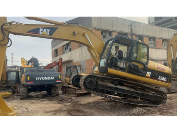 Excavator pe şenile CATERPILLAR 320C: Foto 4