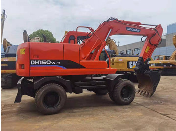 Excavator pe roţi DOOSAN DH150W-7