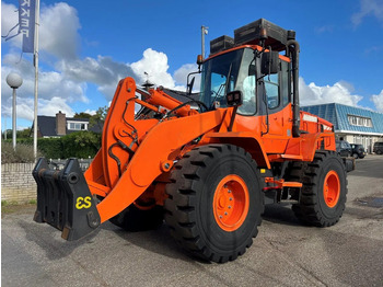Încărcător frontal pe pneuri DOOSAN DL250