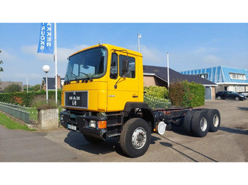 Camion şasiu MAN 26.372