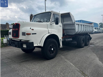 Camion basculantă MAN
