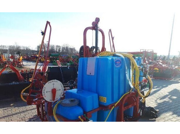 Maşină de erbicidat purtata