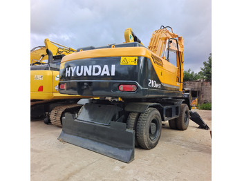 Excavator pe roţi HYUNDAI