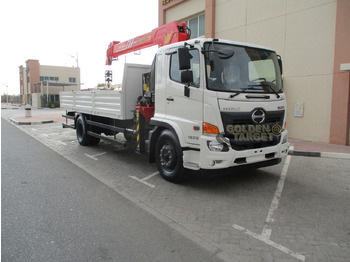 Camion cu macara HINO