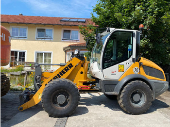 Încărcător frontal pe pneuri LIEBHERR L 506