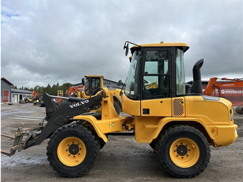 Încărcător frontal pe pneuri VOLVO L30G