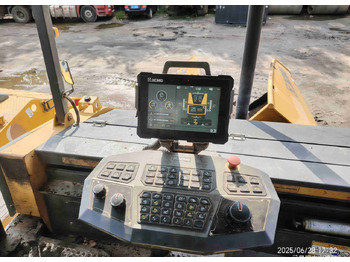 Finisor de asfalt XCMG RP905HDIV used hydraulic mobile asphalt paver: Foto 4