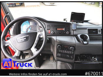 Interior photo 2: Camion platformă, Camion cu macara MAN TGX 26.400, Hiab Kran, Lenk-Liftachse,