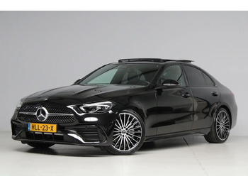 Berlină/ Sedan MERCEDES-BENZ