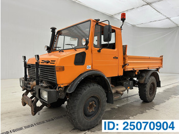 Camion basculantă UNIMOG