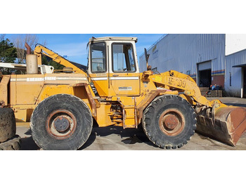 Încărcător frontal pe pneuri LIEBHERR