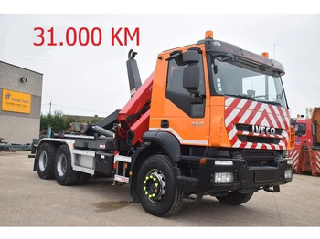 Camion cu cârlig IVECO Trakker