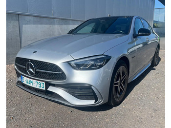 Berlină/ Sedan MERCEDES-BENZ