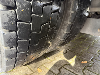 Camion platformă, Camion cu macara Mercedes-Benz Actros 2535 6X2 HMF 2420 bis 25 Meter: Foto 3