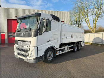 Camion cisternă VOLVO FH