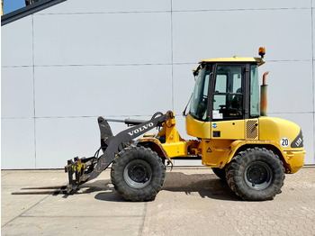 Încărcător frontal pe pneuri VOLVO L35
