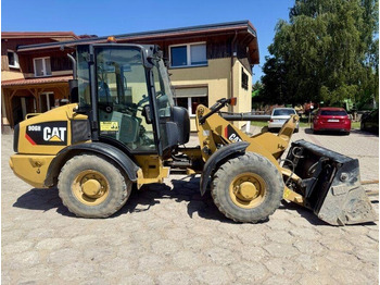 Încărcător frontal pe pneuri CATERPILLAR 906H