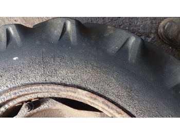 Roată completă pentru Tractor agricol Ford 4000 Rear Wheel And Tyre 12.4/11-28. Please Check The Description: Foto 3