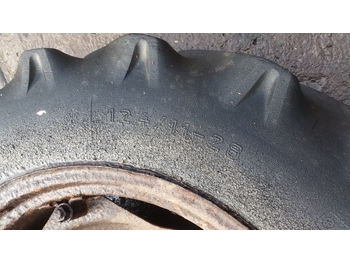 Roată completă pentru Tractor agricol Ford 4000 Rear Wheel And Tyre 12.4/11-28. Please Check The Description: Foto 2