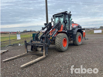 Încărcător frontal pe pneuri HITACHI ZW180
