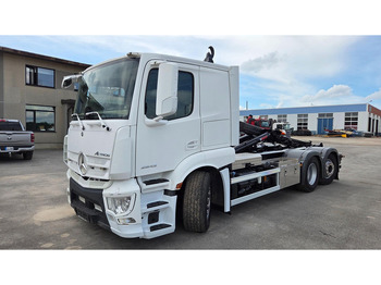 Camion cu cârlig MERCEDES-BENZ Actros 2543