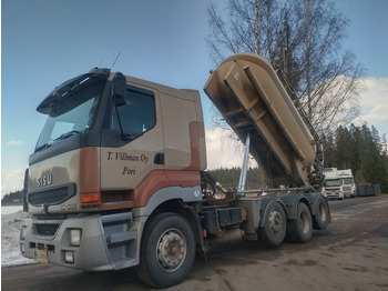 Camion cisternă SISU