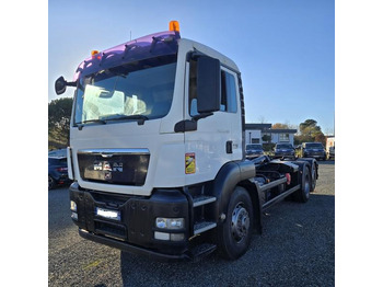 Camion cu cârlig MAN TGS 26.400
